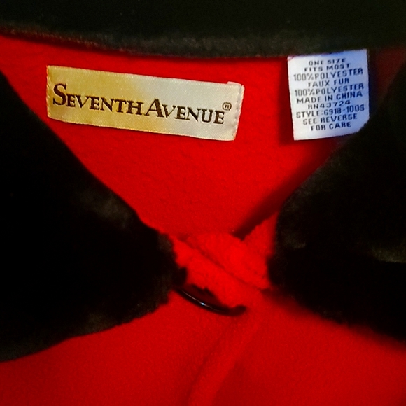 Red cap - Picture 1 of 2